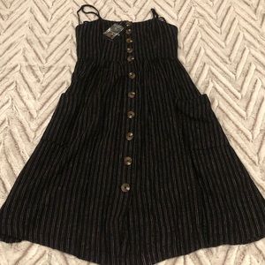 [NWT] Forever 21 Woven linen/pockets buttons Dress